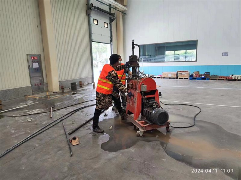 精河厂房地面下沉塌陷注浆加固施工